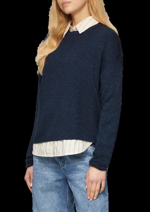 Ripppulli mit leichtem Glitzereffekt und überschnittenen Schultern