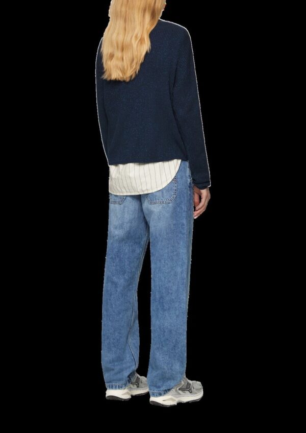 Ripppulli mit leichtem Glitzereffekt und überschnittenen Schultern