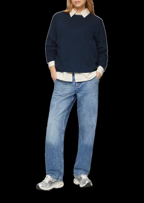 Ripppulli mit leichtem Glitzereffekt und überschnittenen Schultern