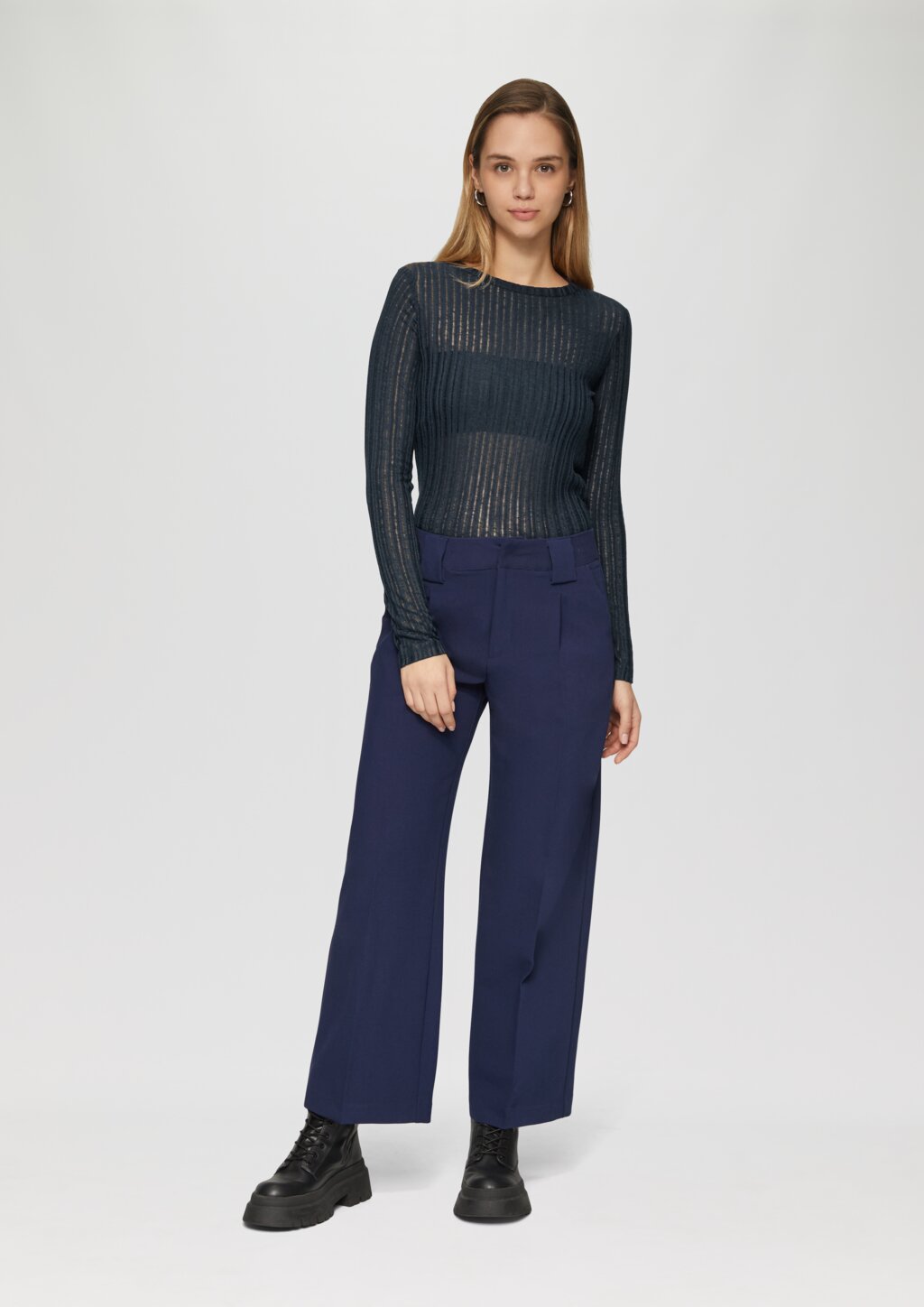 Leicht transparentes Longsleeve mit Strukturmuster