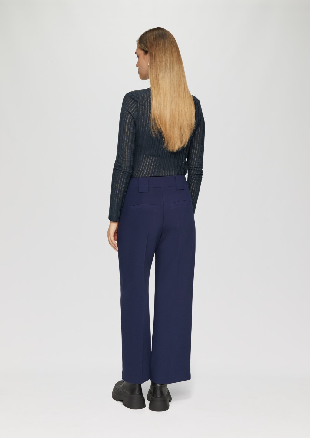 Leicht transparentes Longsleeve mit Strukturmuster