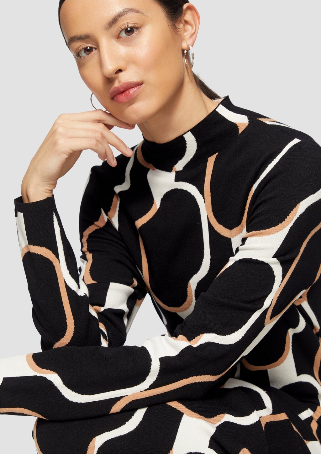 Strick-Kleid mit Stehkragen