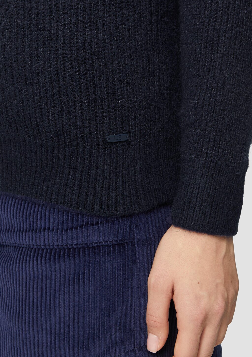 Flauschiger Strickpullover mit Ajourmuster