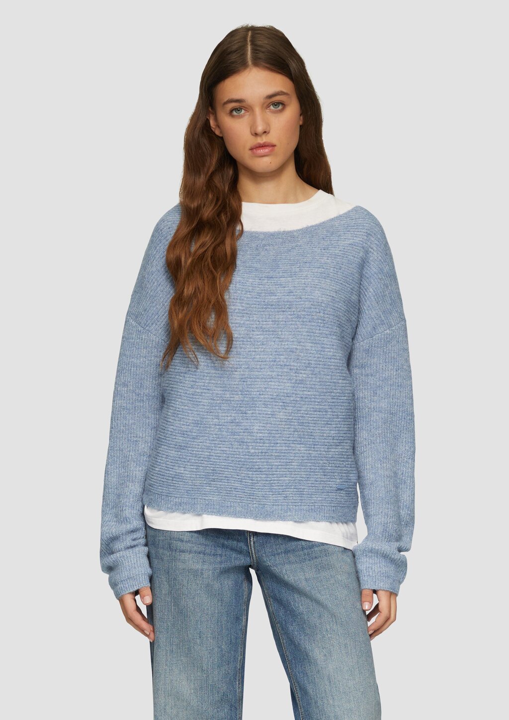 Melierter Pullover mit überschnittener Schulter