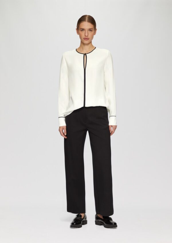 Viskosebluse mit Kontrastdetails