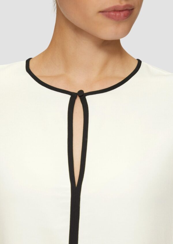 Viskosebluse mit Kontrastdetails