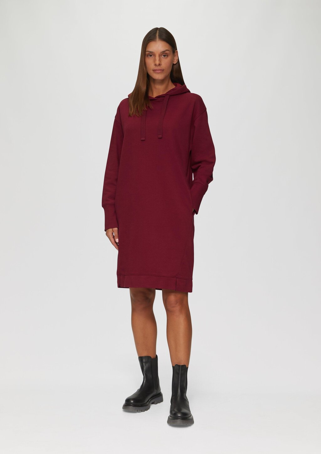 Sweatkleid mit Eingrifftaschen und vorgesetzter Seitennaht