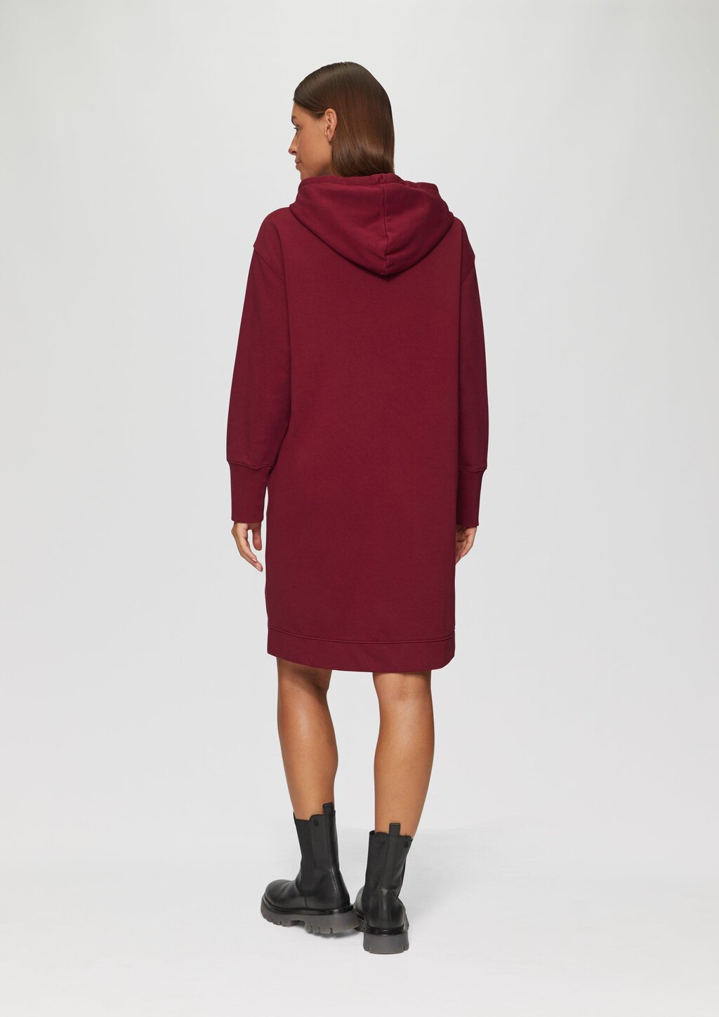 Sweatkleid mit Eingrifftaschen und vorgesetzter Seitennaht