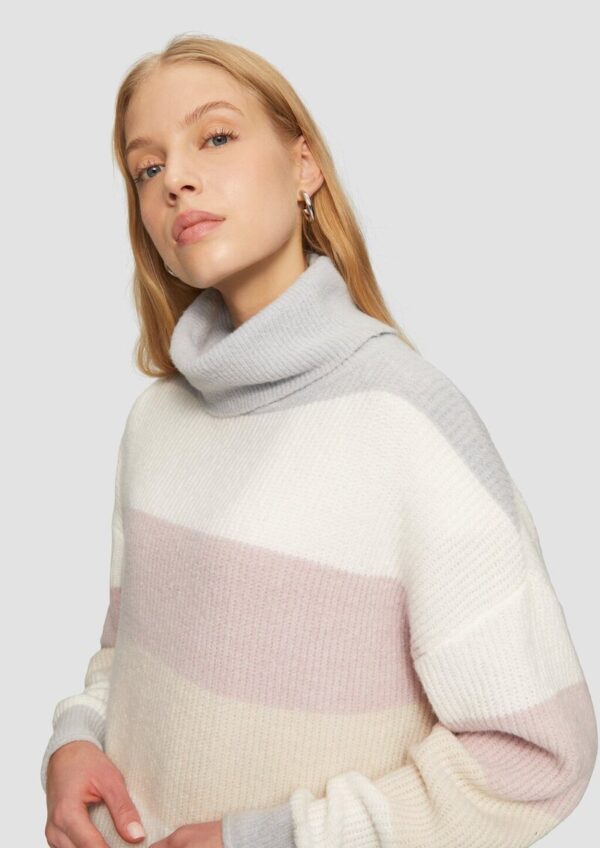 Flauschiger Oversize-Pullover mit Rollkragen