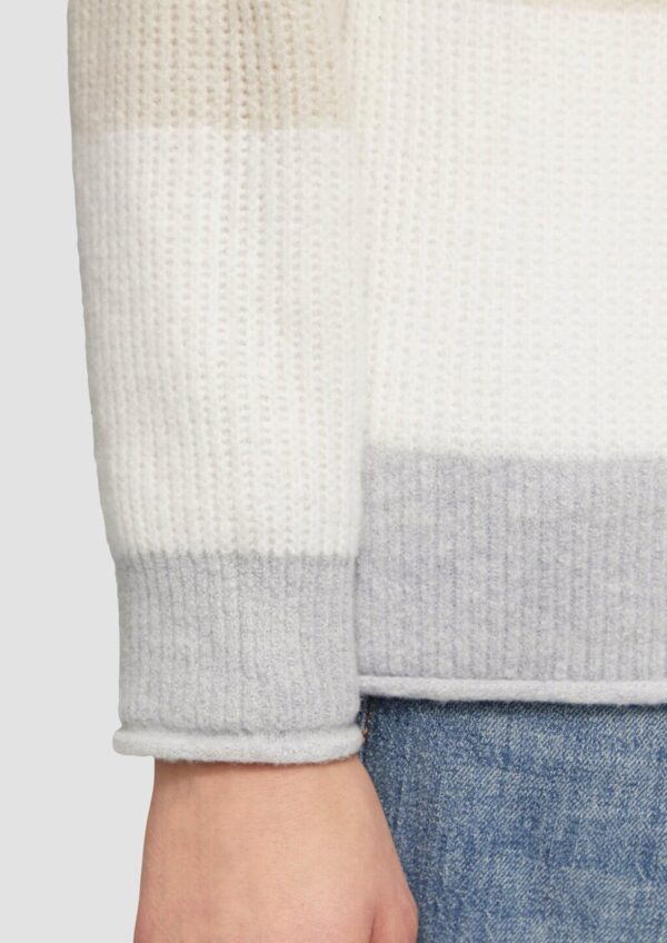 Flauschiger Oversize-Pullover mit Rollkragen