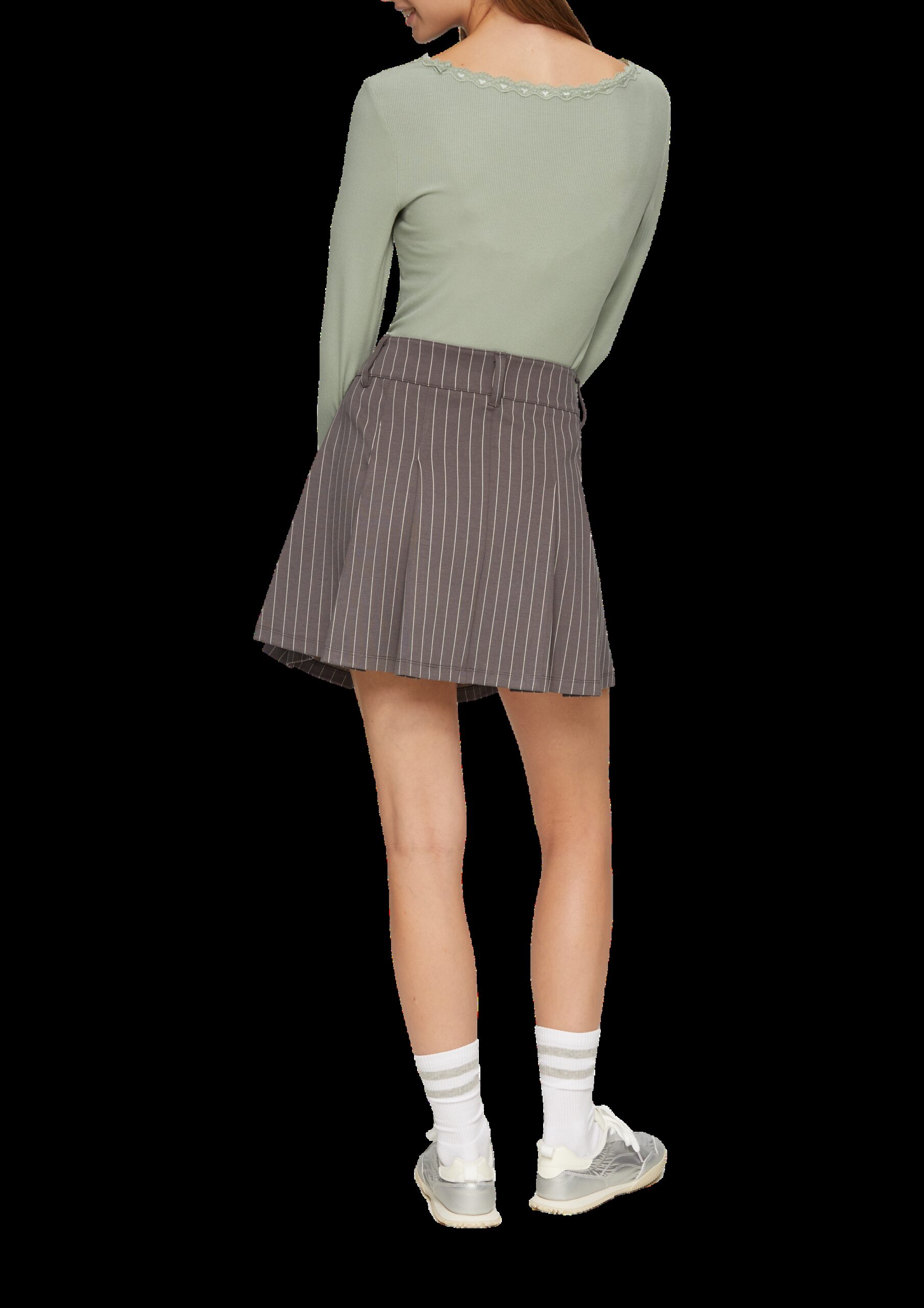 Rippshirt aus Viskosemix mit Spitzendetail