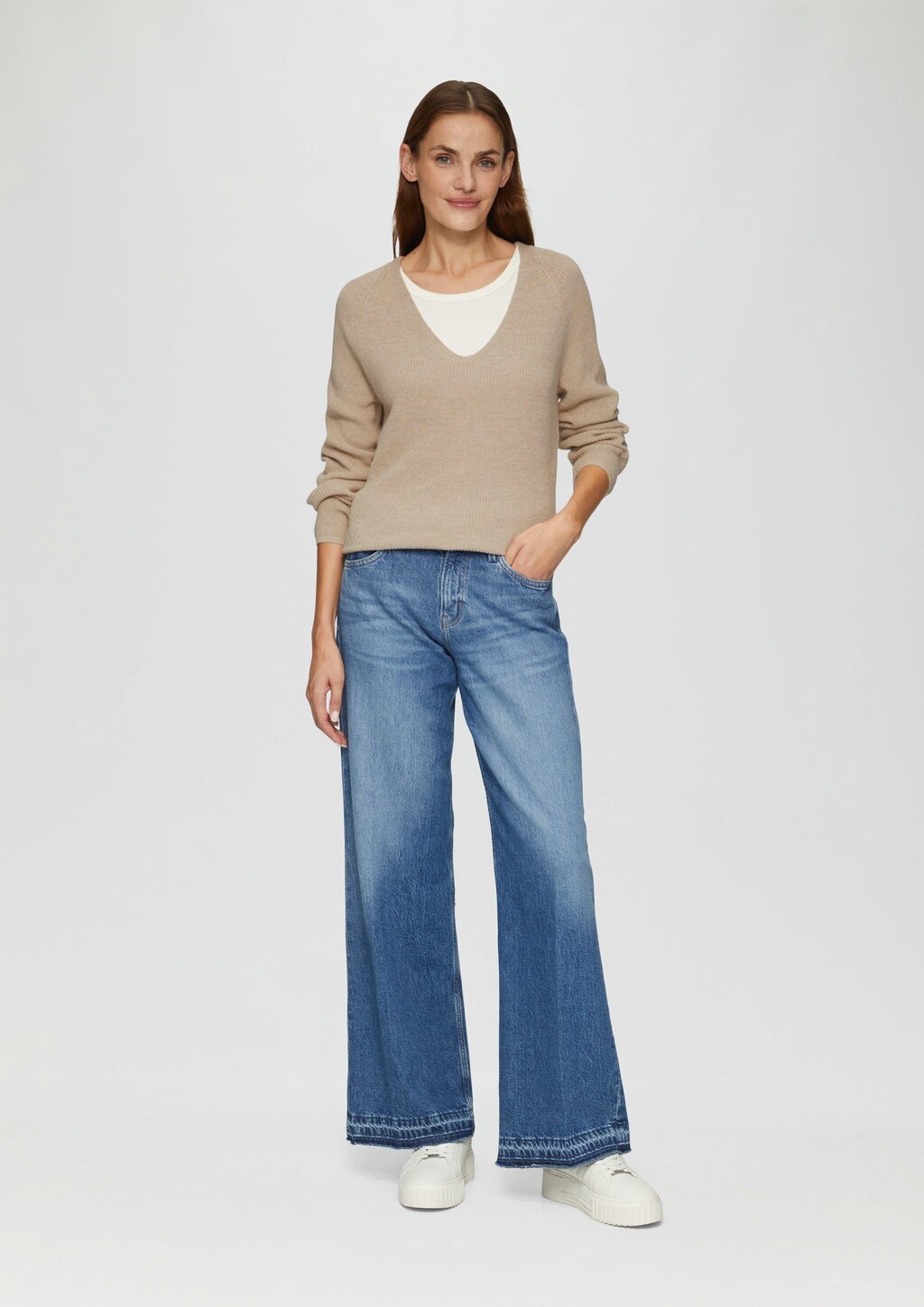Strickpullover mit V-Ausschnitt aus Baumwollmix