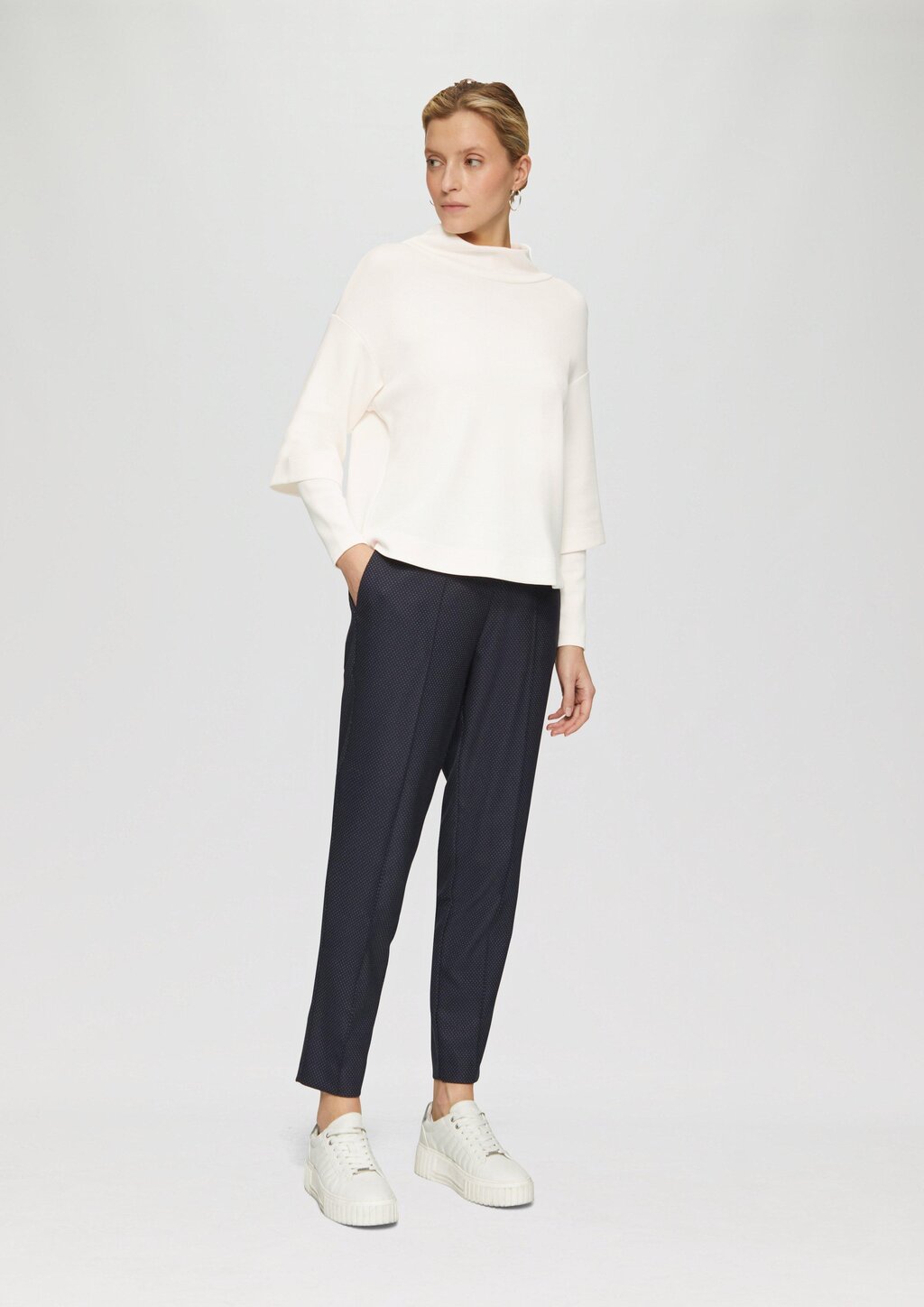 Loose Sweatshirt aus Scuba mit überschnittenen Schultern