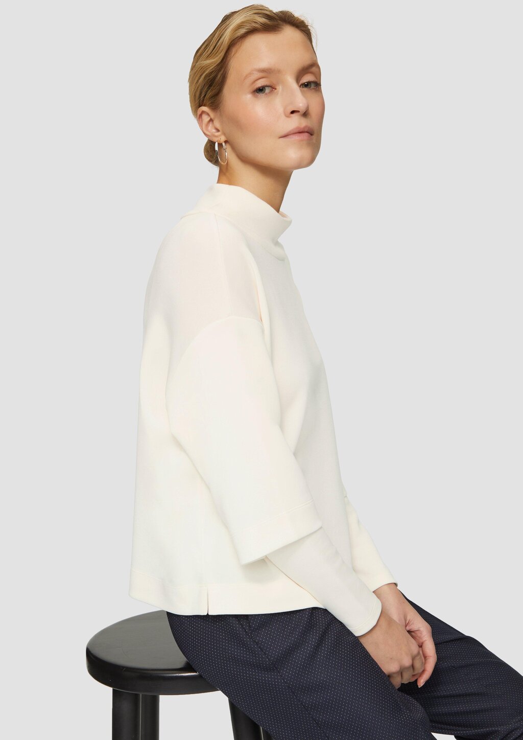 Loose Sweatshirt aus Scuba mit überschnittenen Schultern