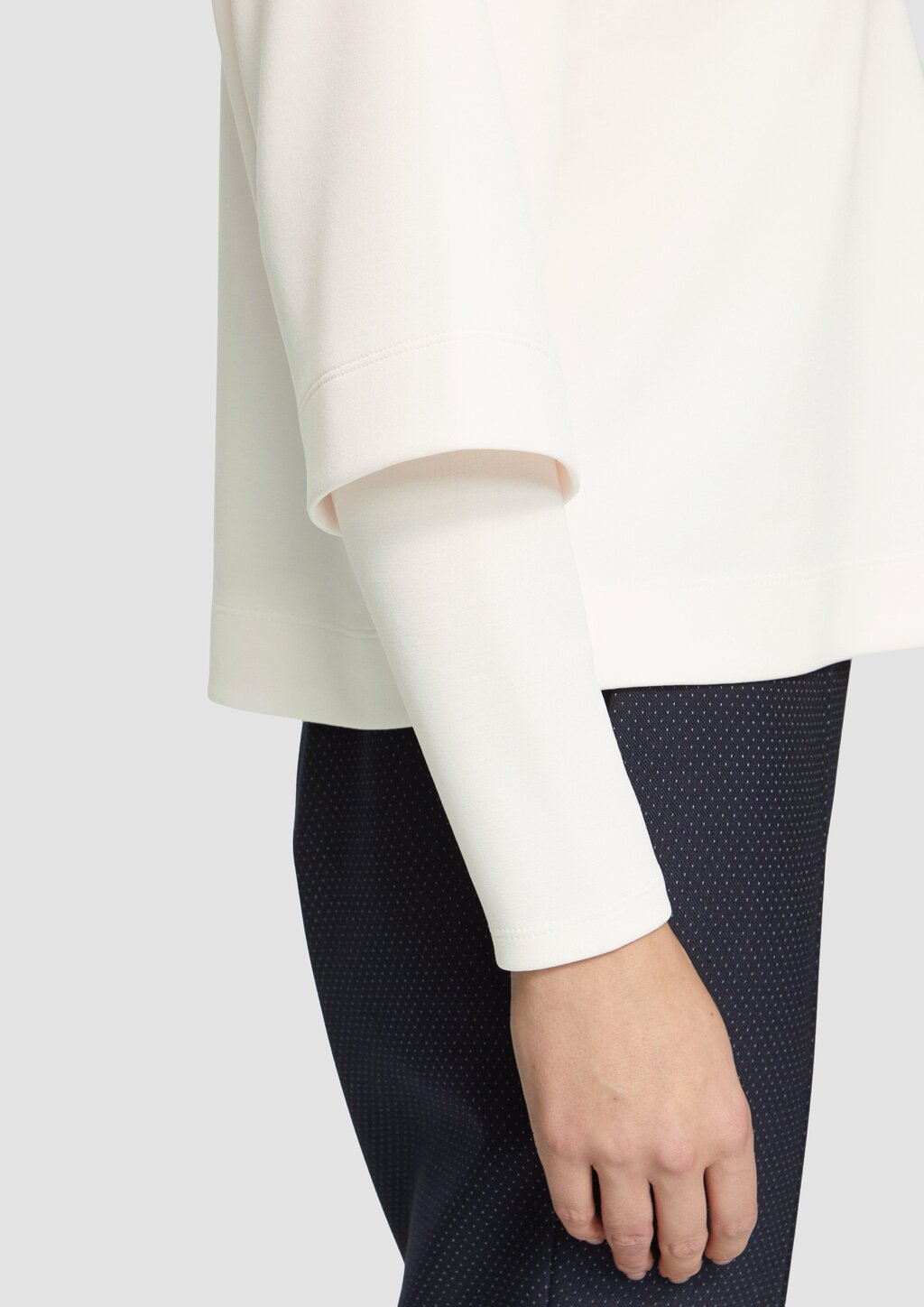 Loose Sweatshirt aus Scuba mit überschnittenen Schultern