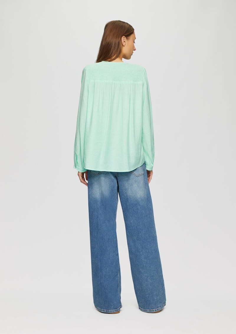 Strukturierte Bluse aus Viskosemix mit Smok-Details