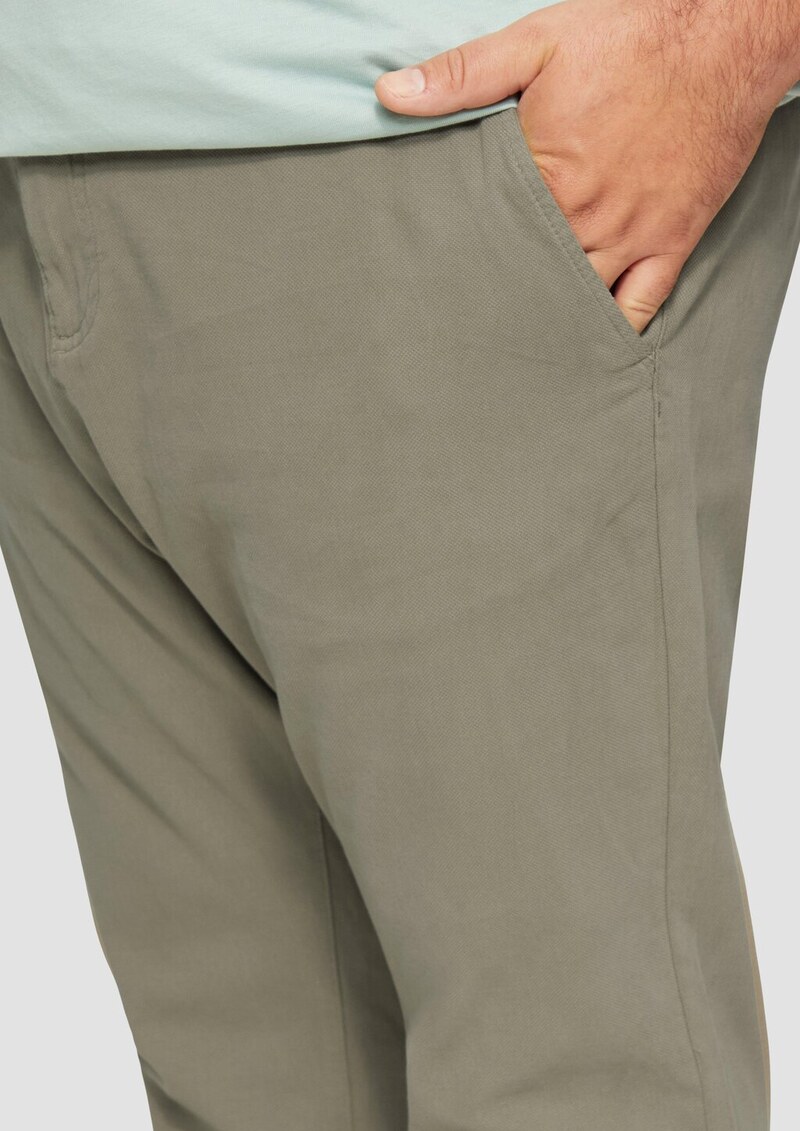 Regular: Chino-Jogger mit elastischem Bund