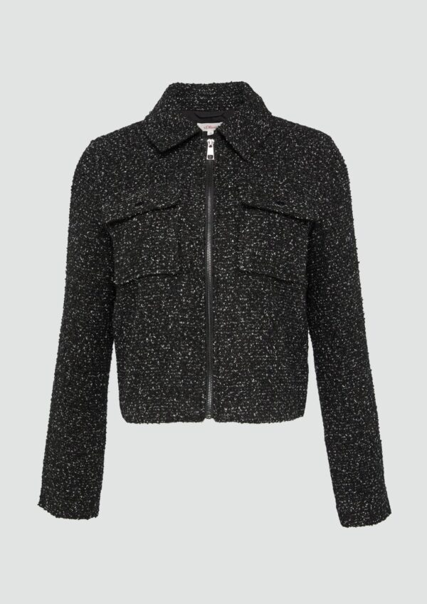 Kurze Boucléjacke mit aufgesetzten Taschen