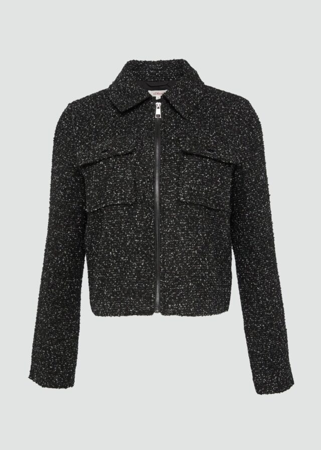 Kurze Boucléjacke mit aufgesetzten Taschen