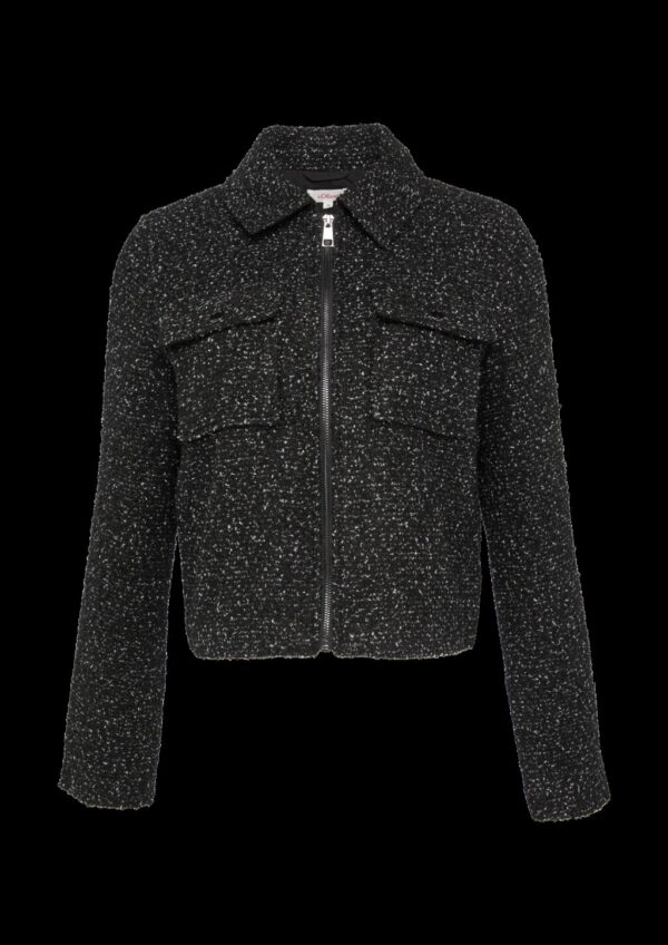 Kurze Boucléjacke mit aufgesetzten Taschen