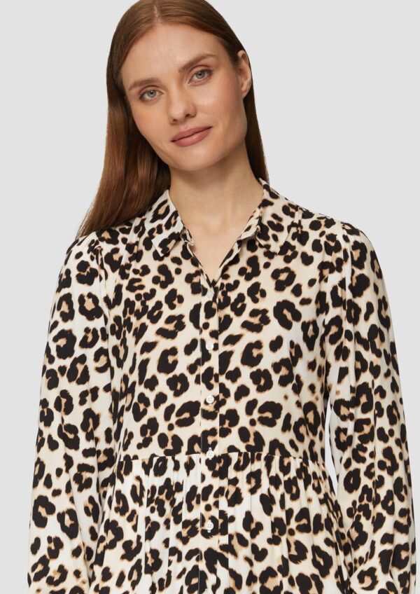 Langes Viskosekleid mit Leo-Muster und Volants