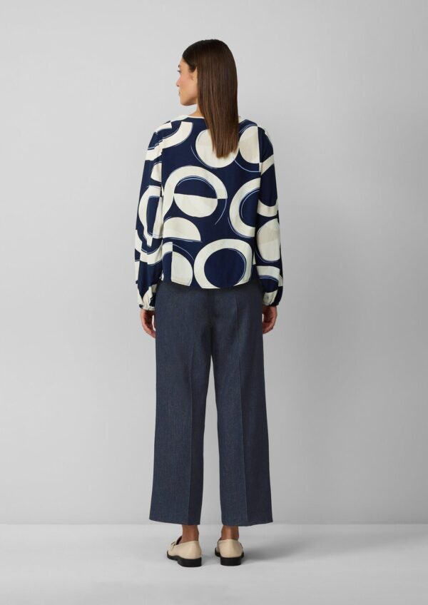 Gemusterte Viskosebluse mit Bindeband