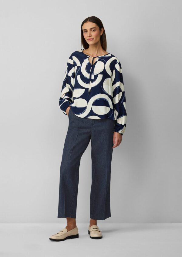 Gemusterte Viskosebluse mit Bindeband