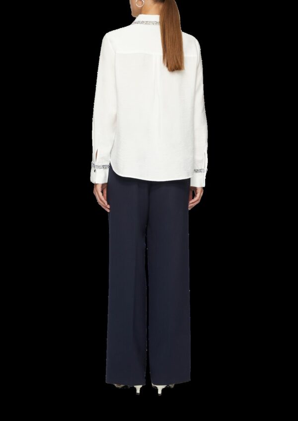 Strukturierte Hemdbluse aus Viskosemix mit dekorativen Details