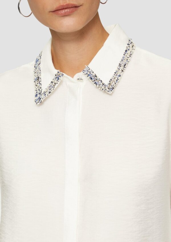 Strukturierte Hemdbluse aus Viskosemix mit dekorativen Details