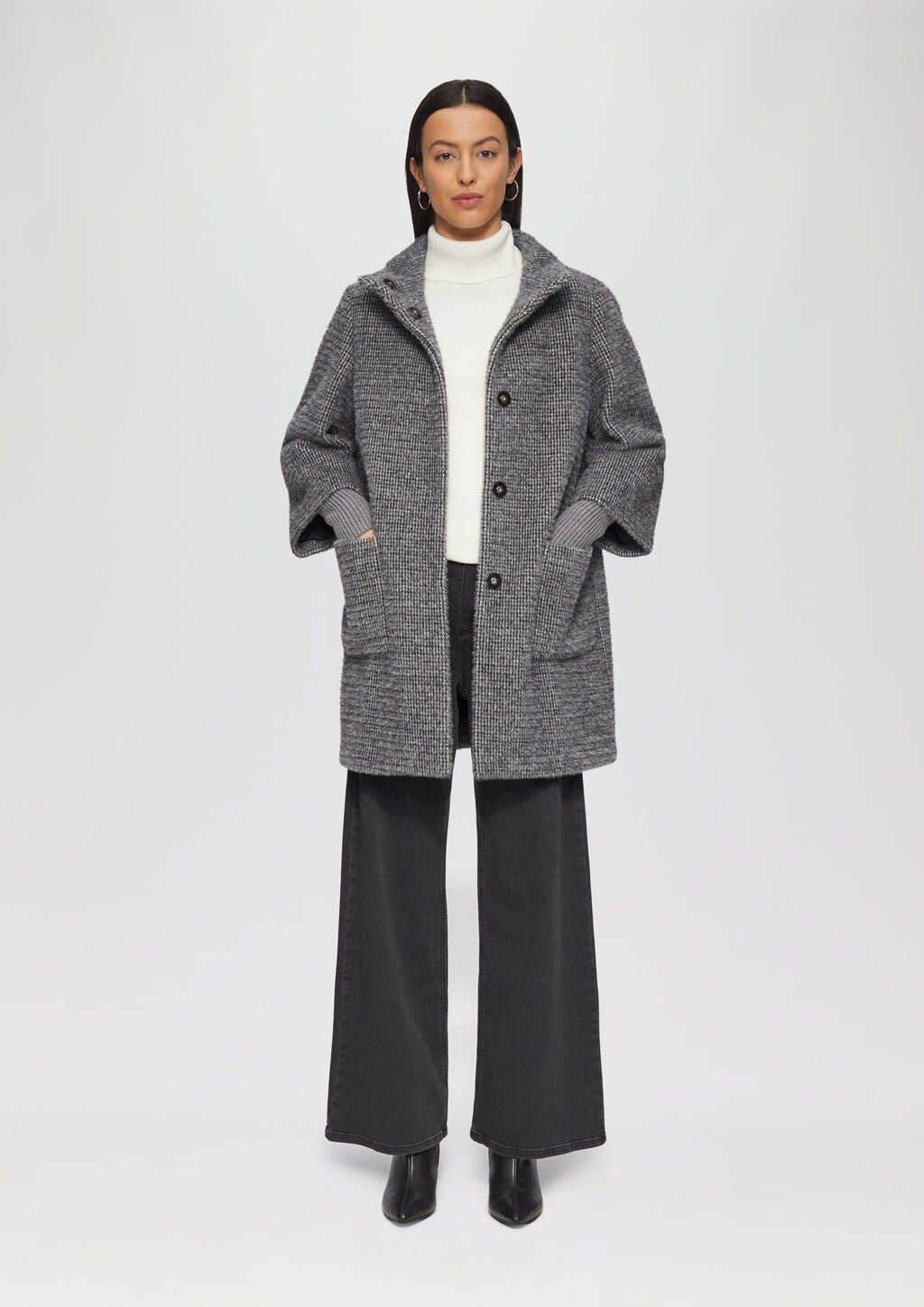 Flauschiger Mantel mit Strickbündchen am Ärmel