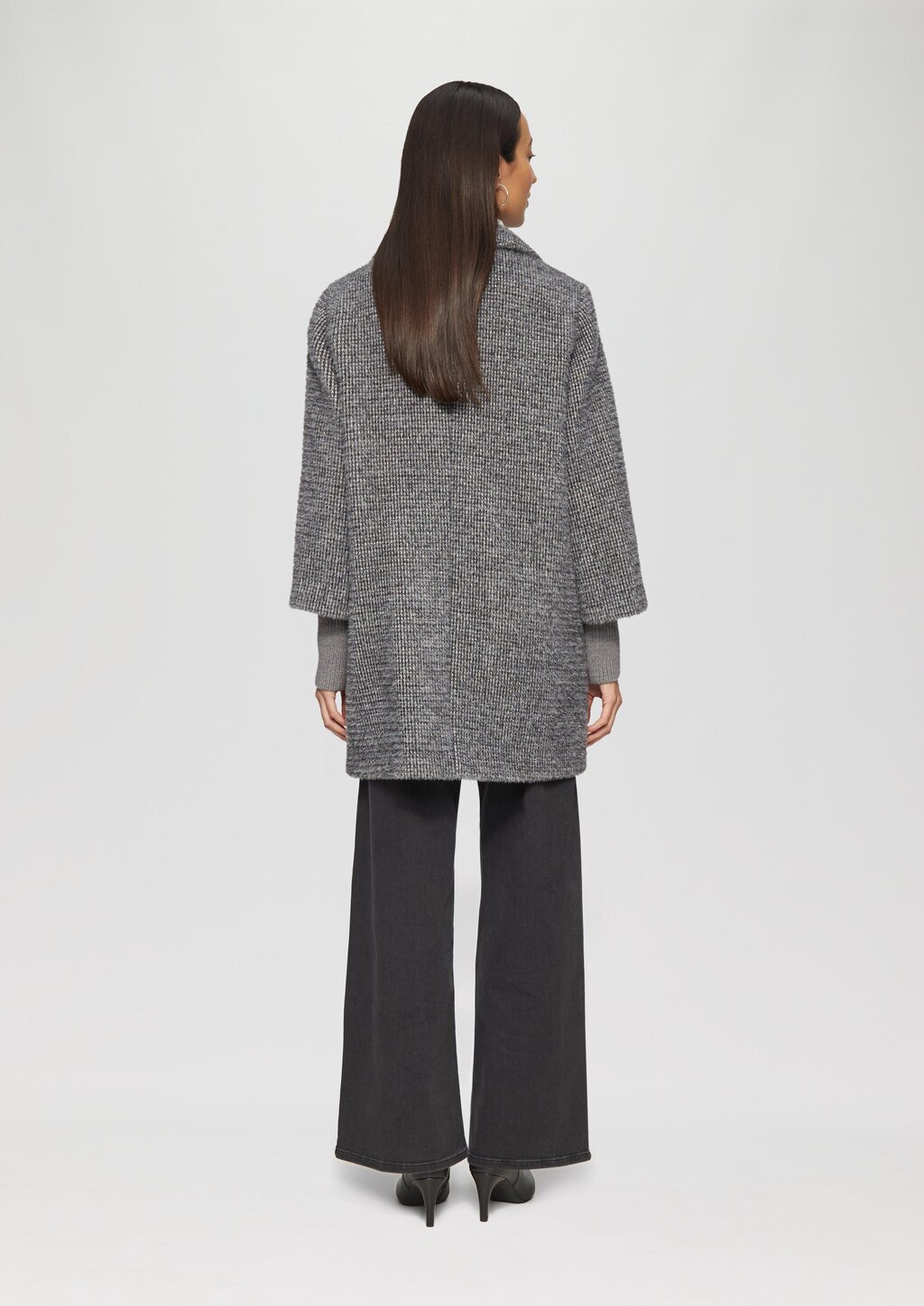 Flauschiger Mantel mit Strickbündchen am Ärmel