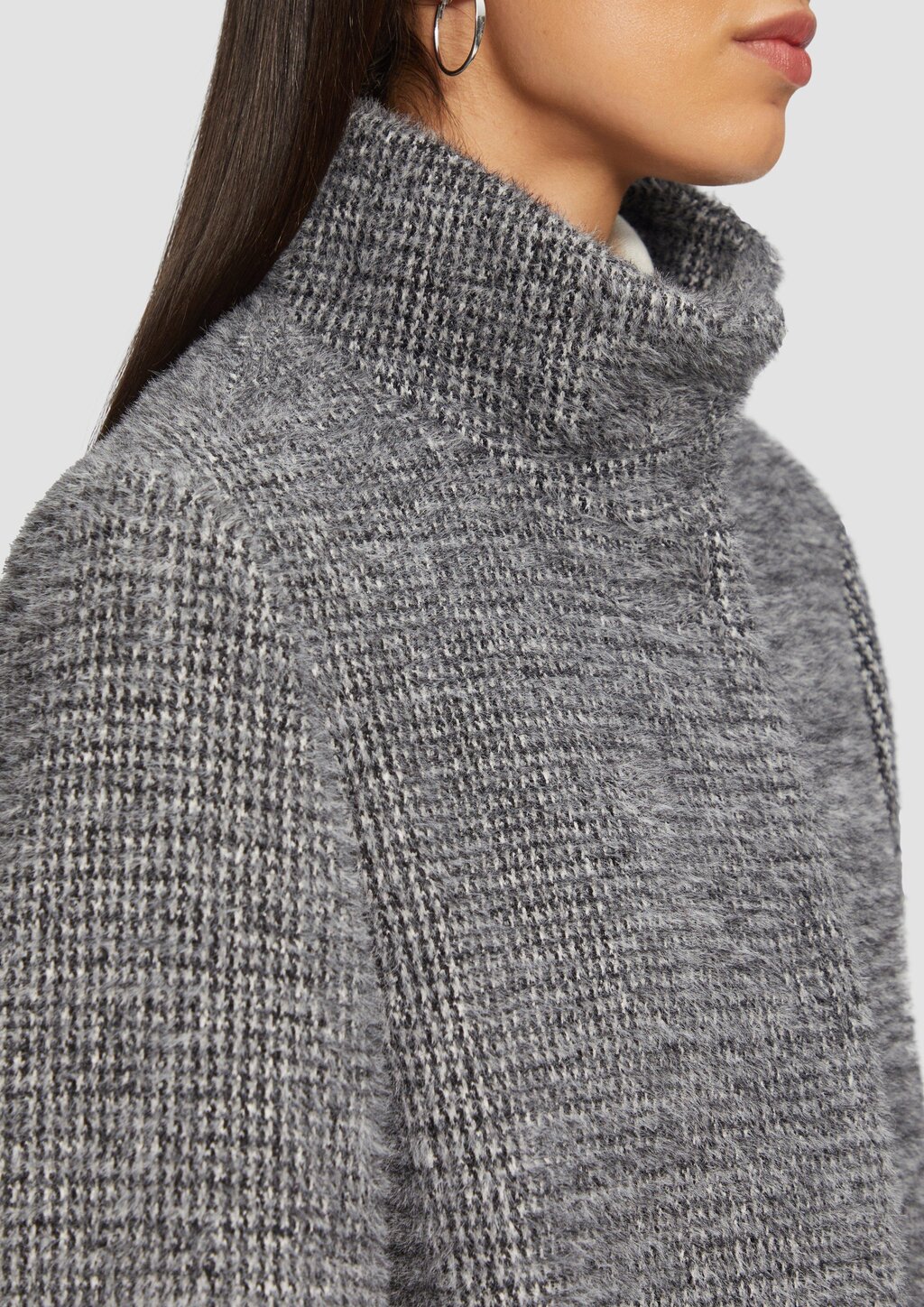 Flauschiger Mantel mit Strickbündchen am Ärmel