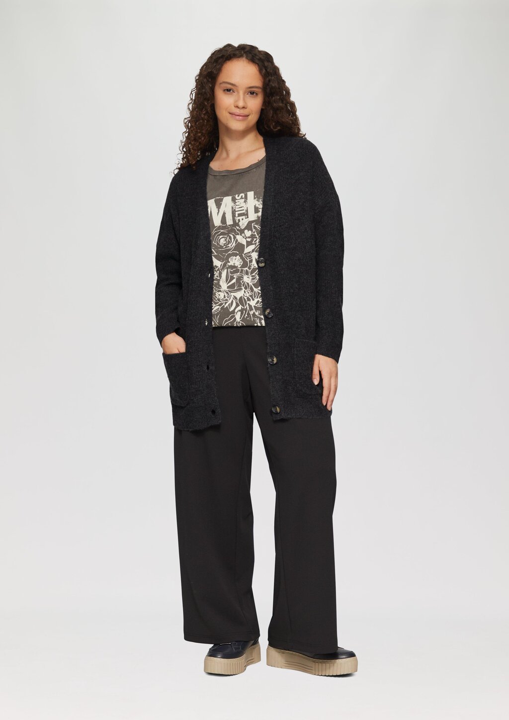 Strickjacke mit aufgesetzten Taschen