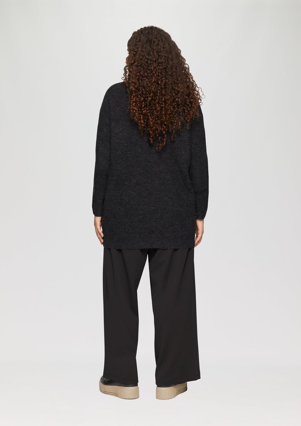 Strickjacke mit aufgesetzten Taschen