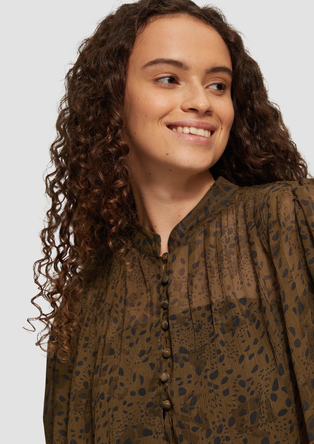 Leicht transparente Chiffonbluse mit Puffärmeln