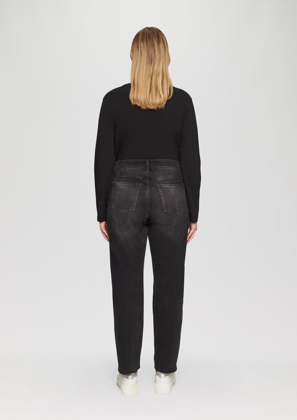 Jeans / Curvy Fit / Mid Rise / Slim Tapered Leg