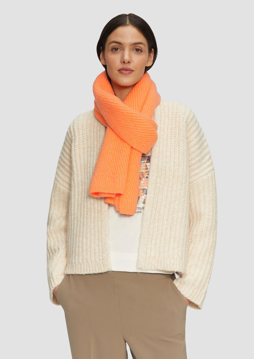 Strick-Schal mit Fischgrätenmuster und Logo-Ring