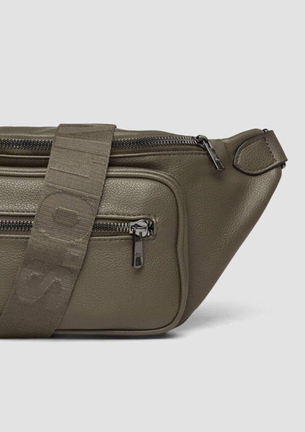 Crossbody-Bag mit aufgesetztem Reißverschlussfach