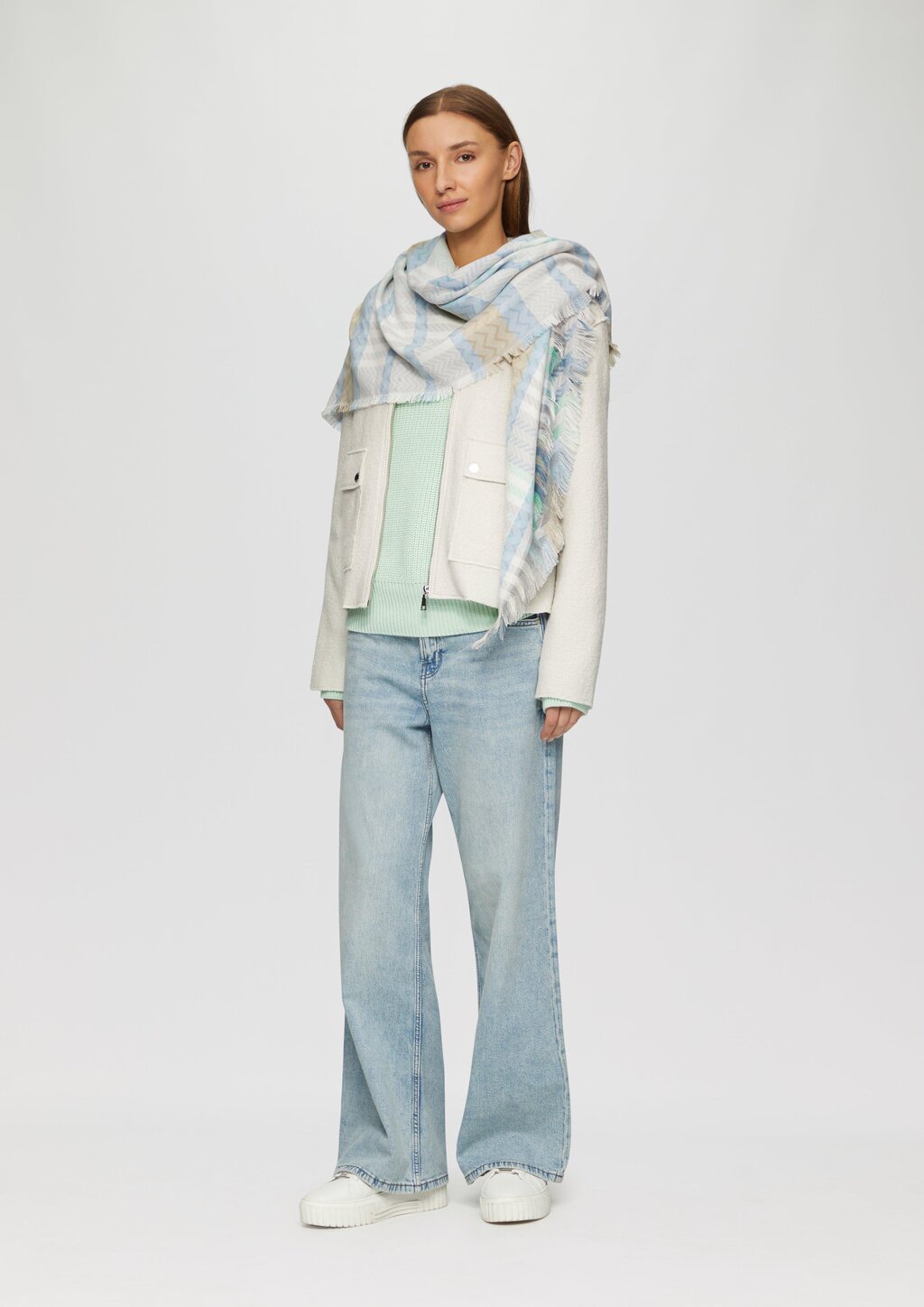 Gewebter dreieckiger Schal mit Karomuster