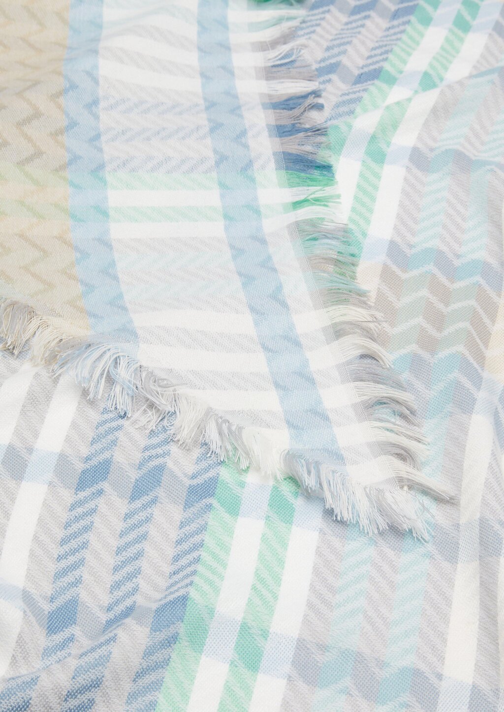 Gewebter dreieckiger Schal mit Karomuster