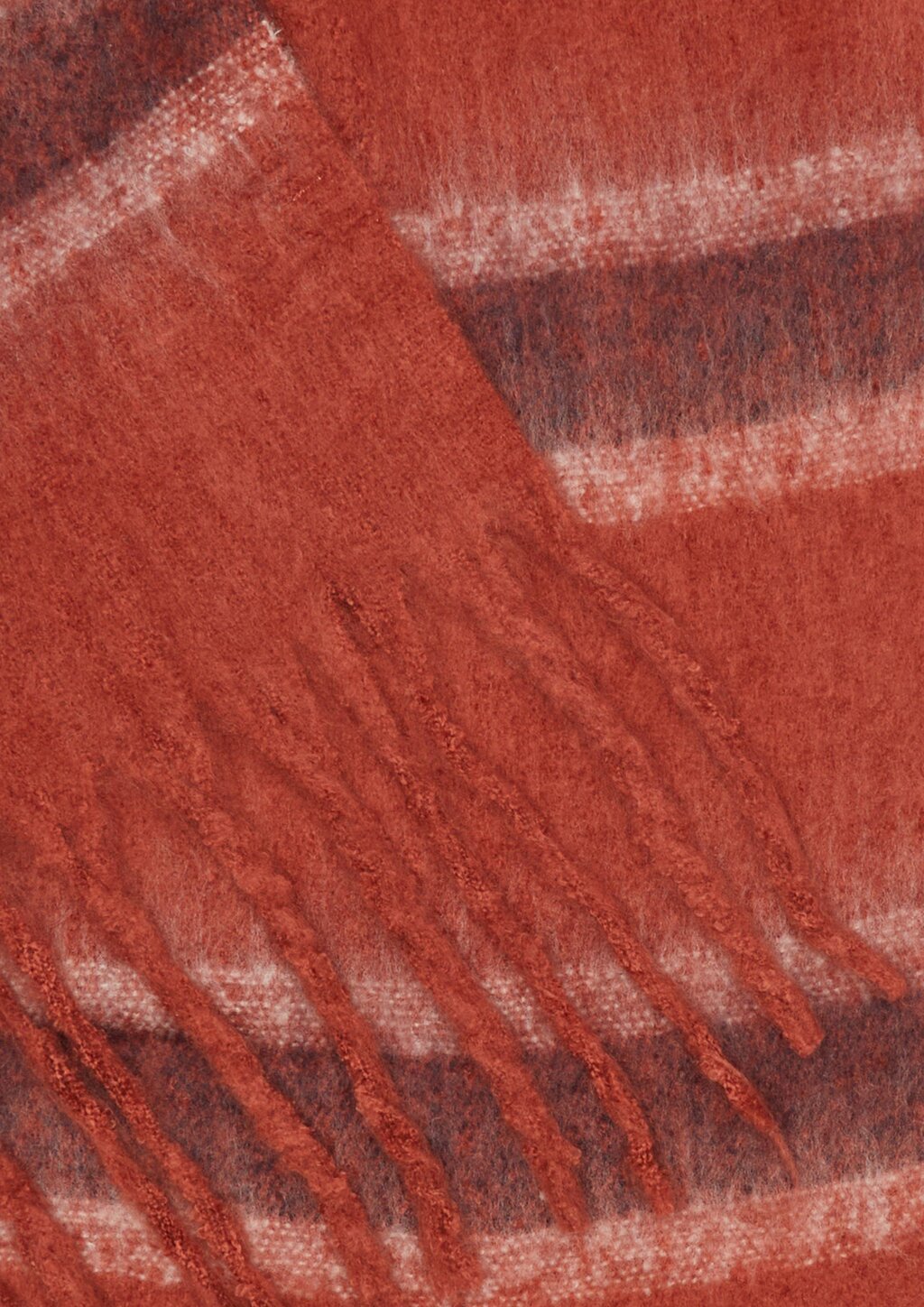 Flauschiger Schal mit Fransen