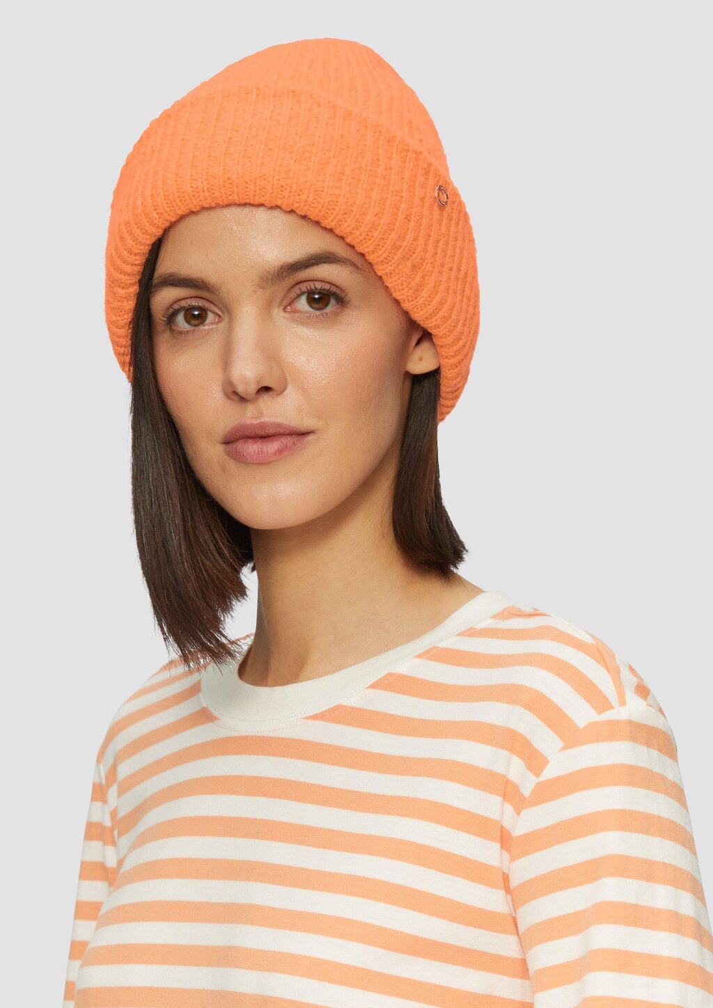 Beanie mit Umschlag und Logo-Detail