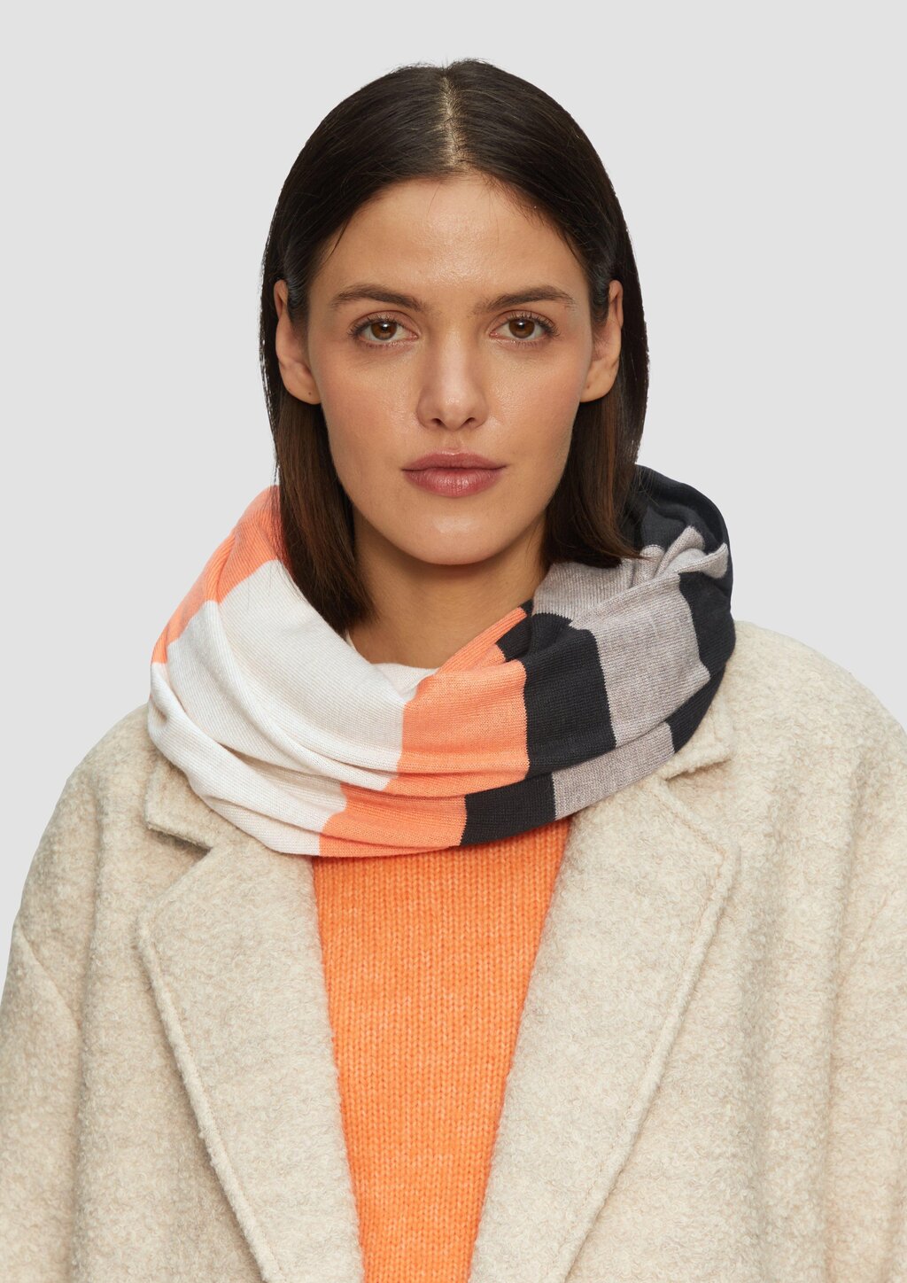Gestreifter Loop-Schal aus Wollmix