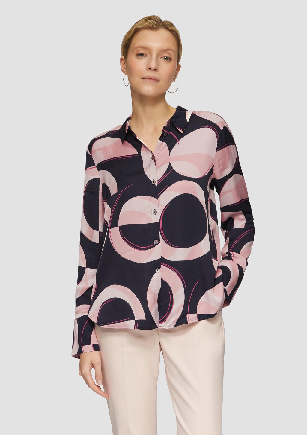 Satinierte Longbluse mit Falten-Details