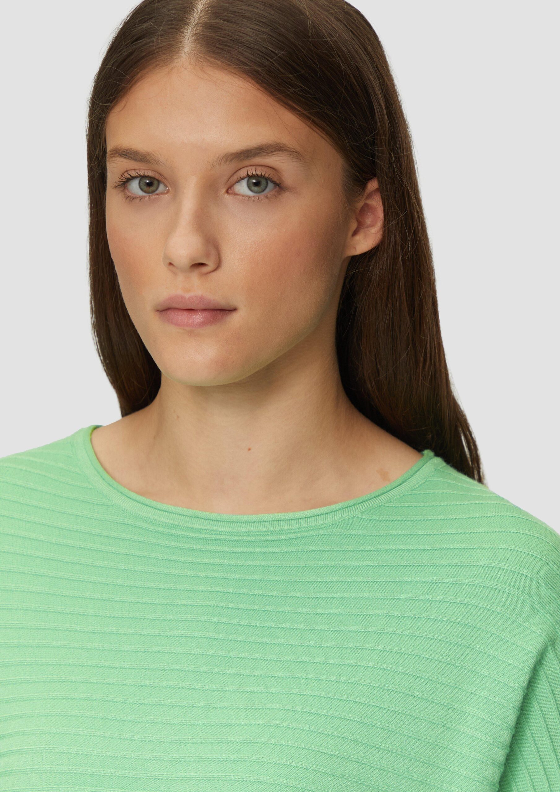 Weicher Strickpullover aus Viskosemix mit Fledermausärmeln