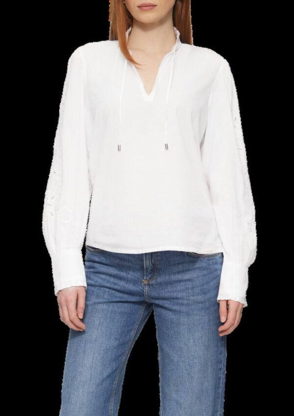 Leichte Baumwollbluse mit Stickerei am Ärmel