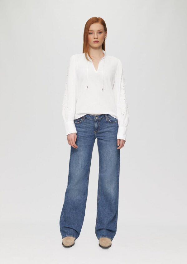 Leichte Baumwollbluse mit Stickerei am Ärmel