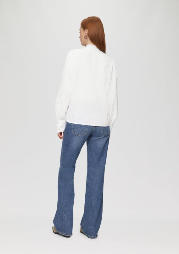 Leichte Baumwollbluse mit Stickerei am Ärmel