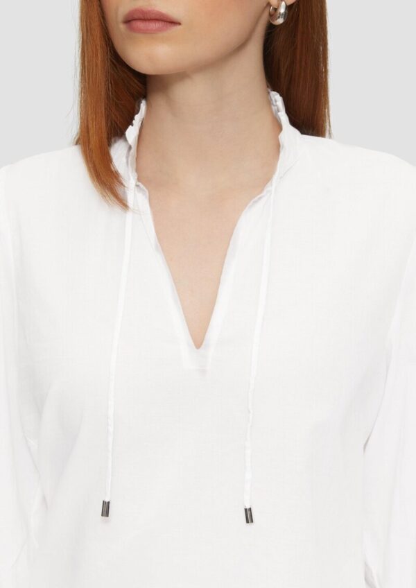 Leichte Baumwollbluse mit Stickerei am Ärmel