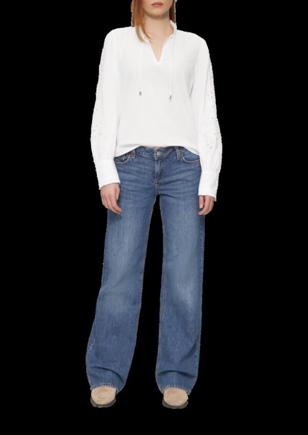 Leichte Baumwollbluse mit Stickerei am Ärmel